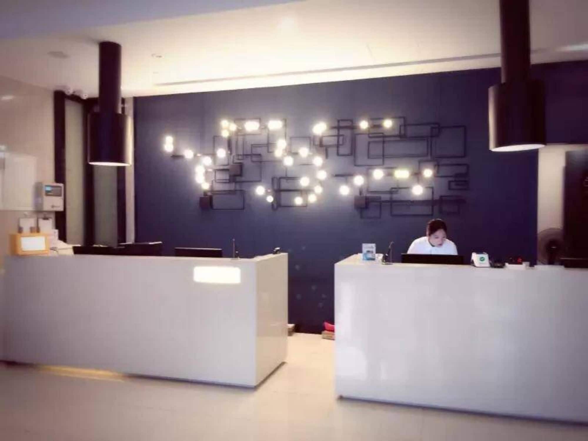 Echarm Hotel Guangzhou Kecun Metro Station Exteriör bild